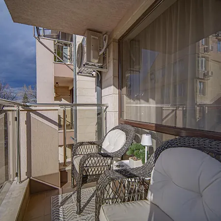 Апартамент 2 Bedroom With Parking